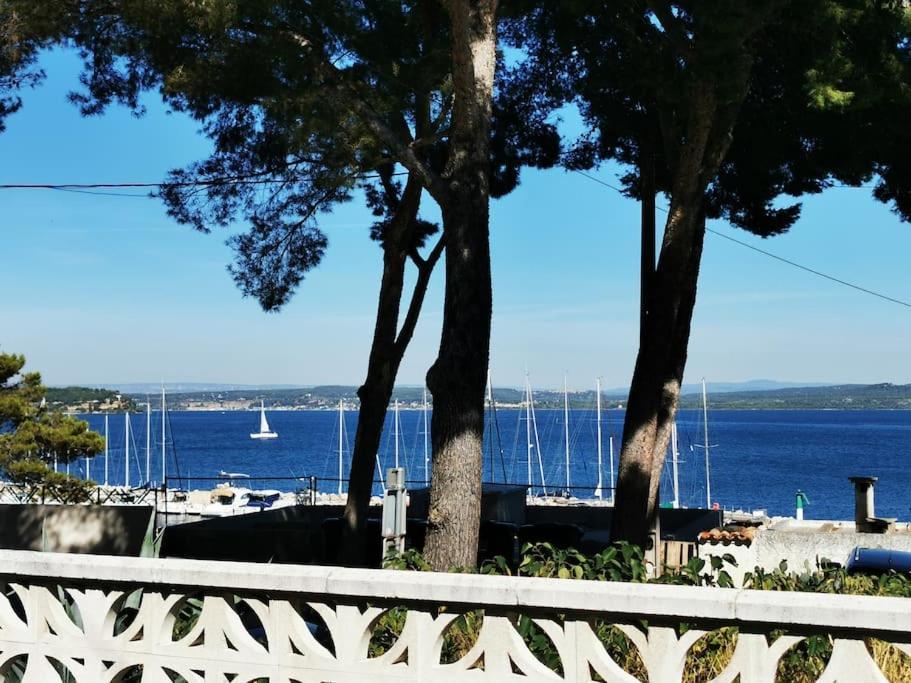 Maison T3 Avec Vue Au Bord De L'Etang Istres Dış mekan fotoğraf